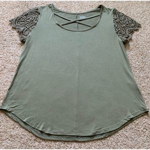 SOHO NY&C Jeans green crochet sleeve top